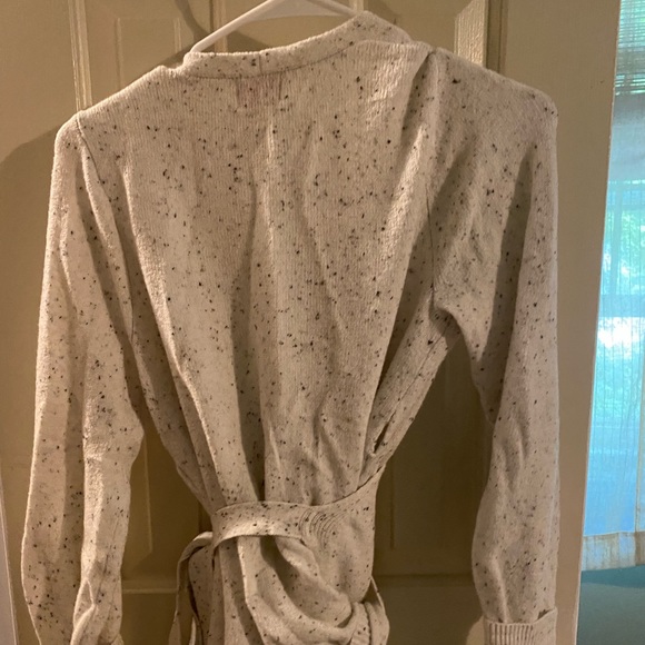 Maternity wrap sweater - Picture 4 of 4